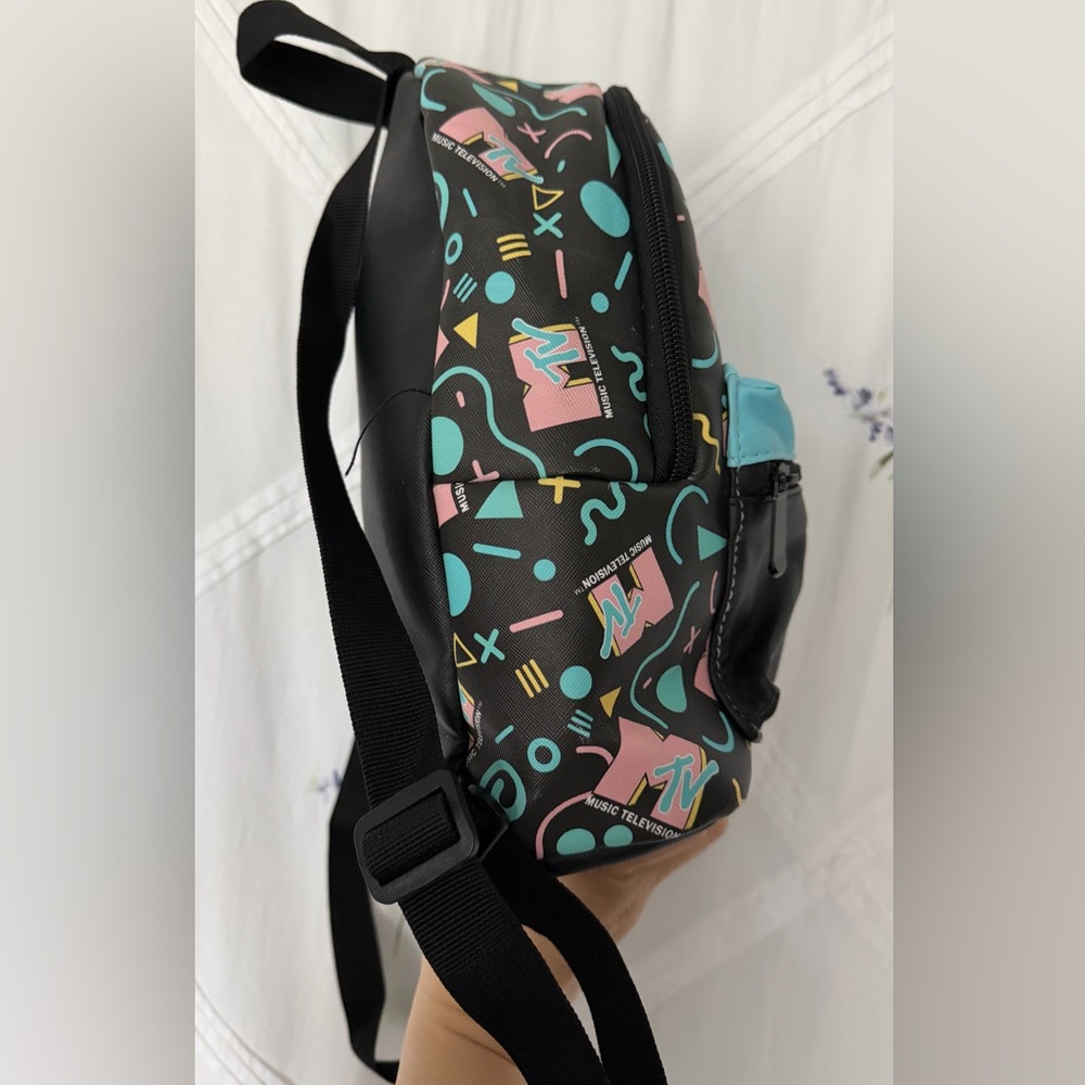 MTV Retro Backpack with Colorful Design - Picture 4 of 5